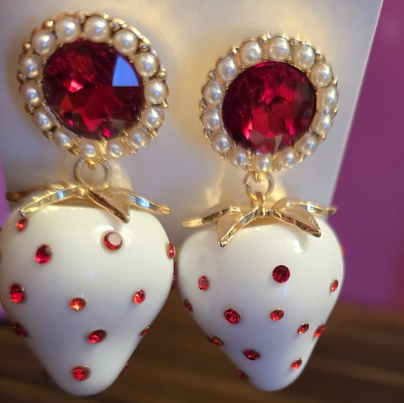 Betsey Johnson Red Crystal Faux Pearl Strawberry Dangle Earrings NWT - Picture 3 of 6